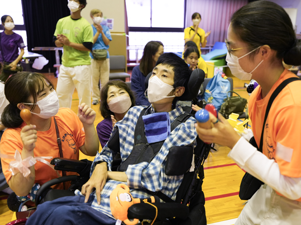 演奏を聴くゲスト