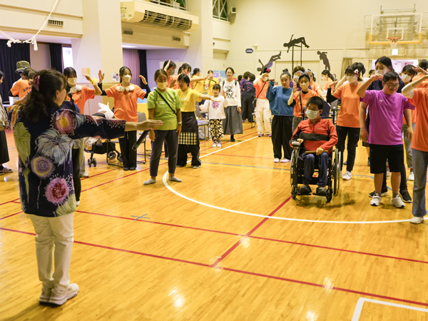 盆ギリ恋歌で盆踊り